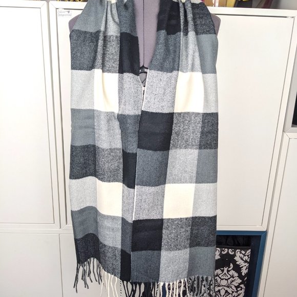 NEW Gray Buffalo Check Wool Scarf - Picture 3 of 6